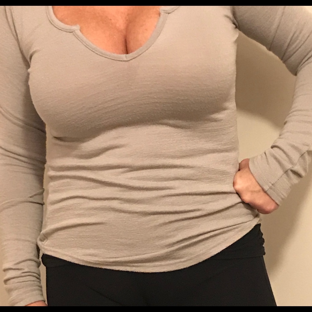 Tna Golden V Top